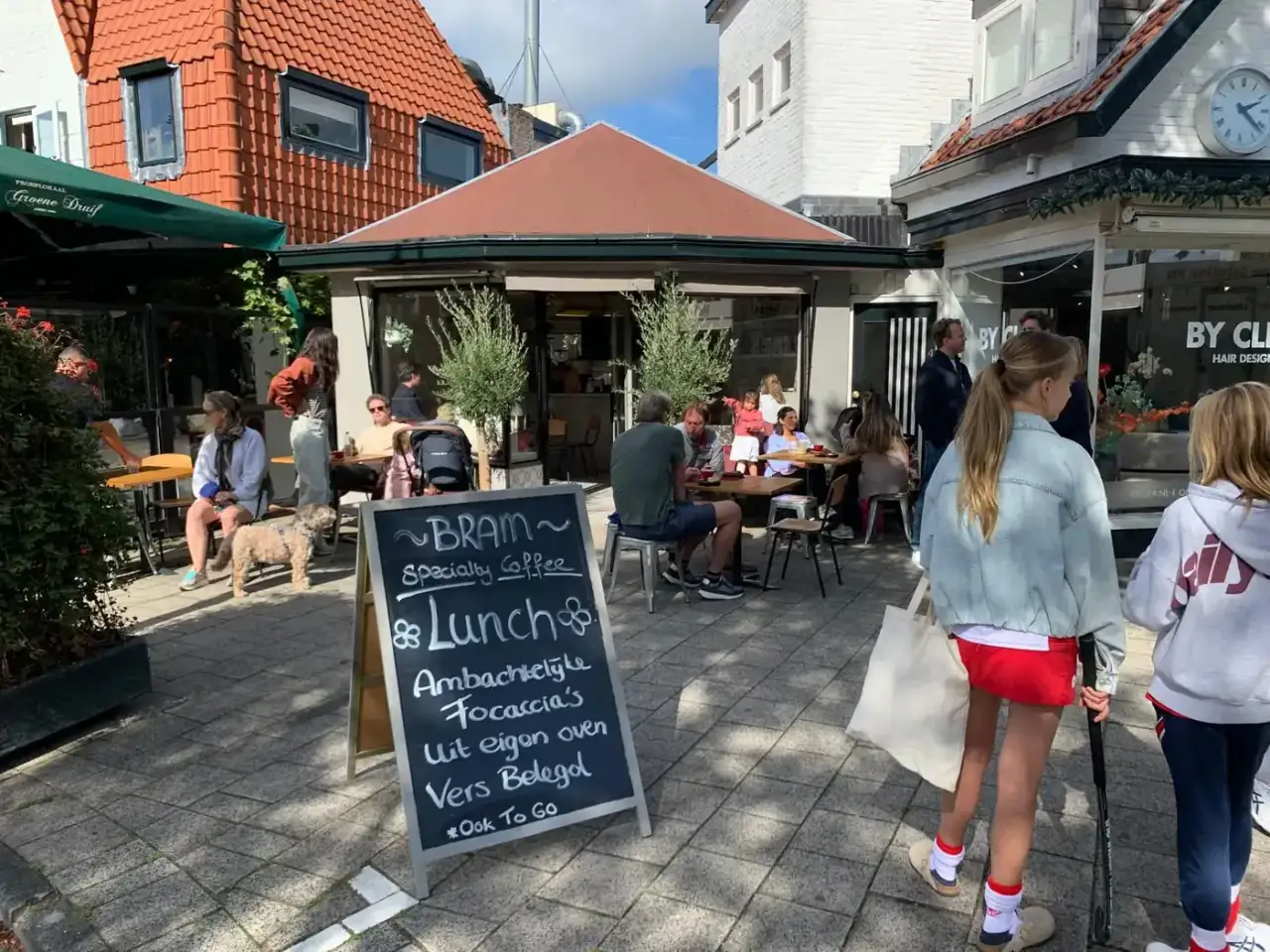 Terras van Bram Koffie in Heemstede, waar onze koffie te proeven is